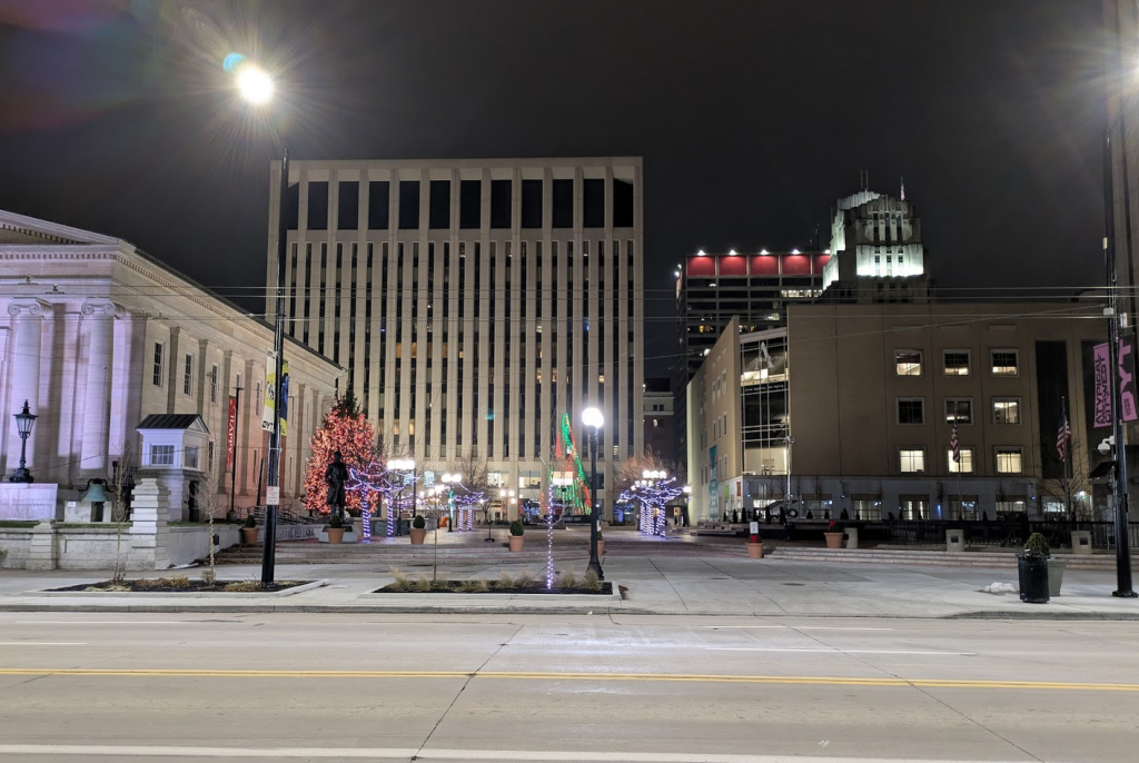 dayton courthouse square holiday lights